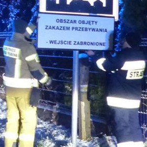 File:Wymiana tablic informacyjnych w strefie nadgranicznej (Babia Góra) - crop.jpg