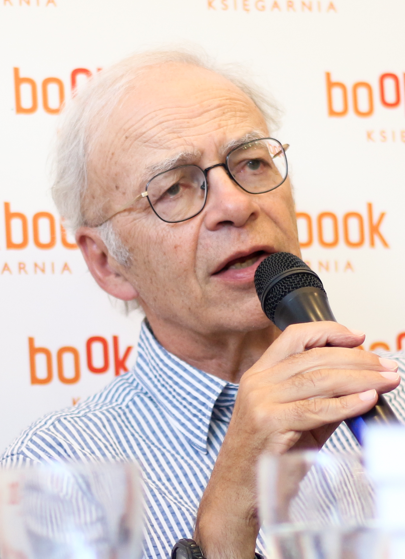 Peter Singer. (2023, November 10). In Wikipedia. https://en.wikipedia.org/wiki/Peter_Singer