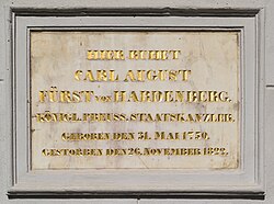 Gedenktafel an der Schinkelkirche in Neuhardenberg (Quelle: Wikimedia)
