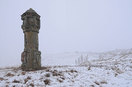 Roadside monument-tower in Holohory