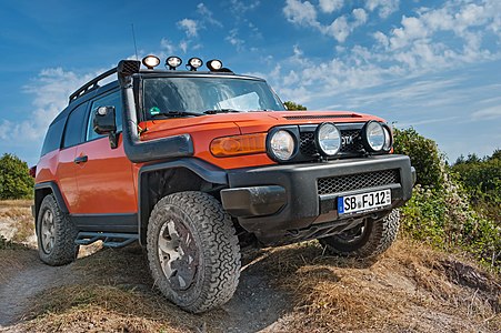 FJ Cruiser with Safari-Snorkel