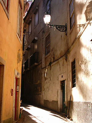 Alley in Costa do Castelo, Lisbon