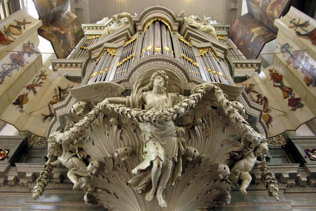 L'orgue de la Westerkerk d'Amsterdam supporté par des anges - Photo d'André.