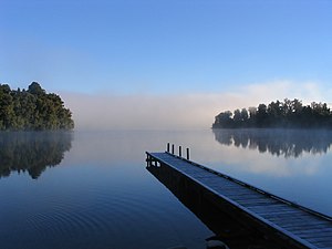 Image:Lake mapourika NZ