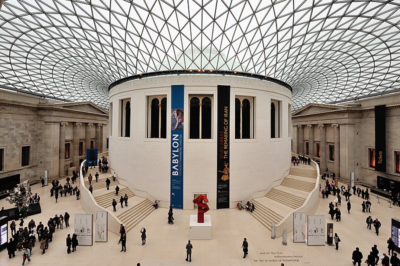 La grande cour du British Museum de Londres, oeuvre de l'architecte Norman Foster.