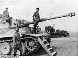 Bundesarchiv Bild 101III-Zschaeckel-197-09, Rosja, Appell der SS-Division "Das Reich" .jpg