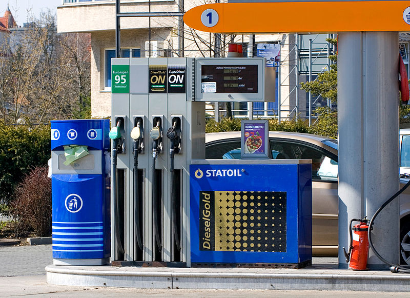 File:Gasolinera Statoil, Gniezno, Polonia, 2012-04-06, DD 01.JPG