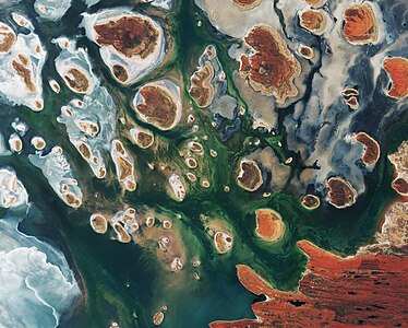 Lake MacKay, Australia, by Copernicus Sentinel-2B satellite.