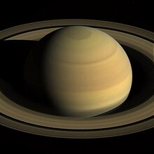 Archivo: PIA21047 - Saturno Rotación Cassini.ogv