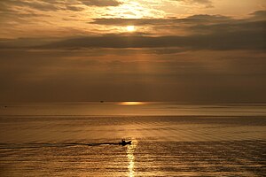 別府湾の朝日。 大分県別府市