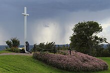 Фотография с изображением креста на высоте