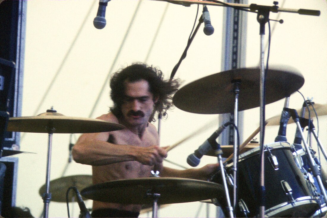 Cliff Davies (musician)