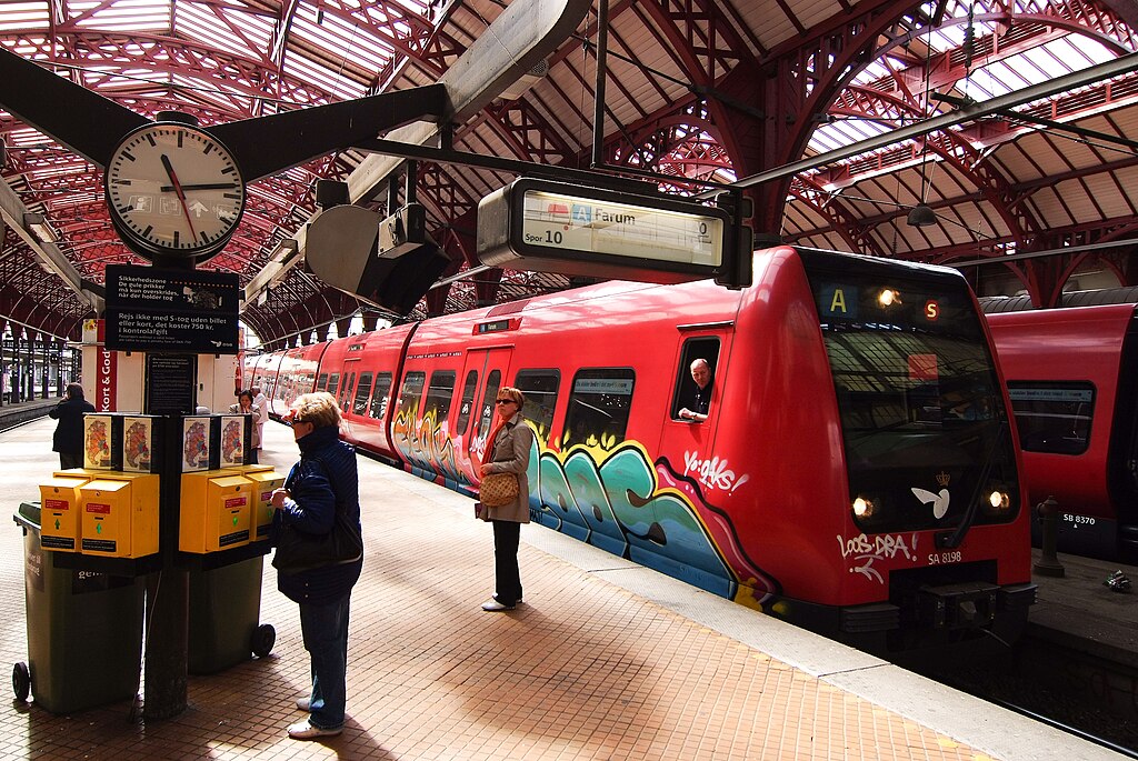 Train à la gare centrale de Copenhague - Photo d'Arne List