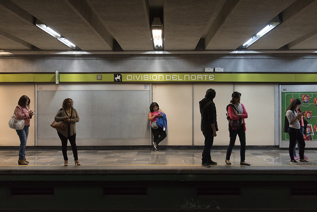 División del Norte metro station