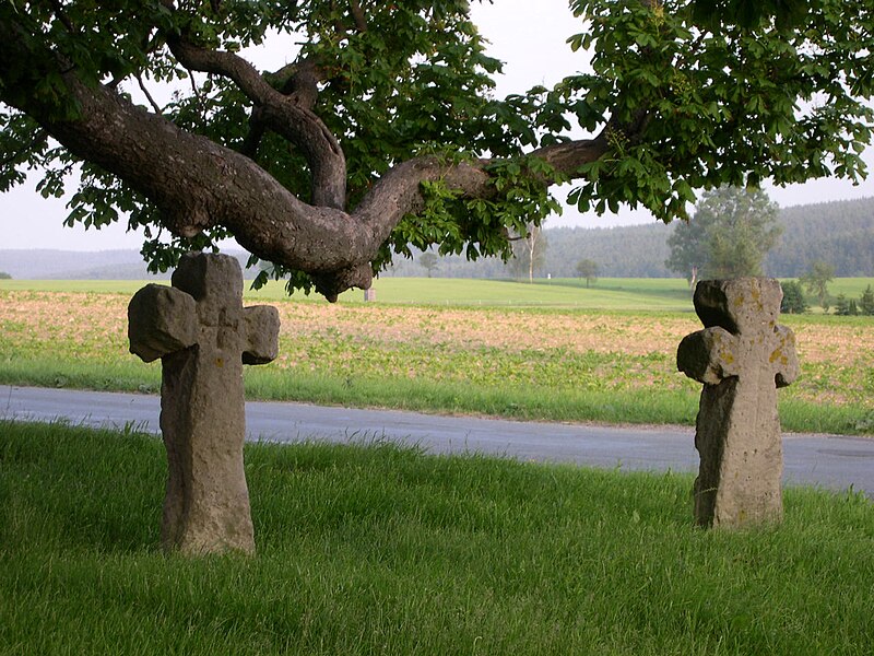 File:Sühnekreuze in Tonndorf, nah2.JPG