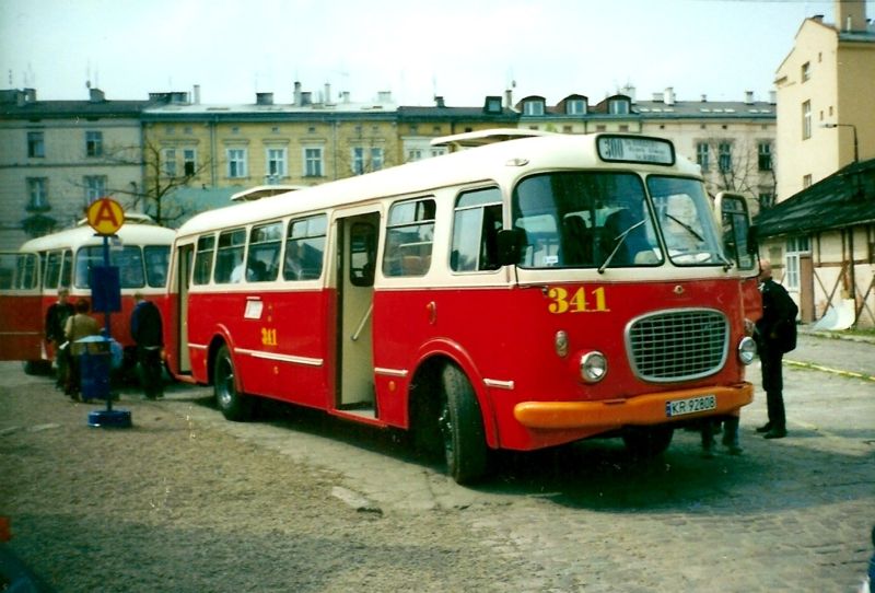Un des plus vieux bus polonais, aujourd'hui hors service. Appellé le concombre ou ogorek, je lui trouve une fière allure - Photo de Lukas 3z