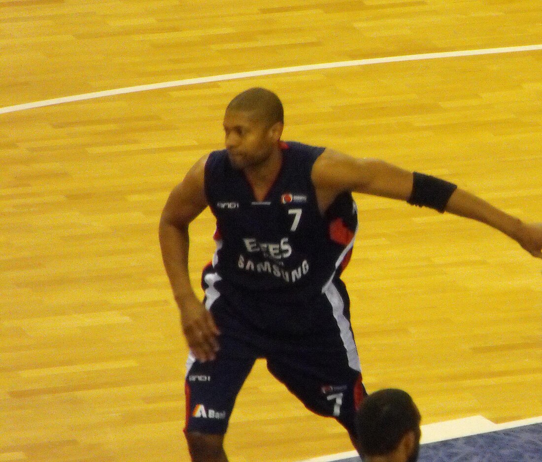 Charles Smith (basketball, born August 1975)