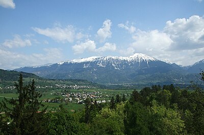 Slika:VelikiStol Mountain from Slovenia.jpg