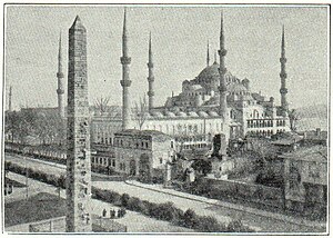 Konstantinopel: Die Konstantins-Säule und die Sultan Achmed-Moschee.